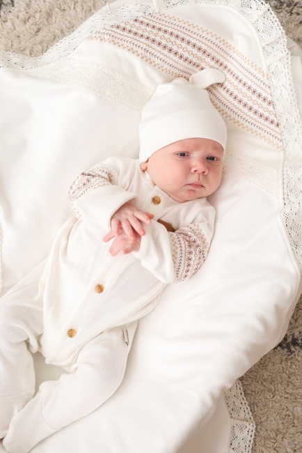 Чоловічок з шапочкою Field Молочний MagBaby